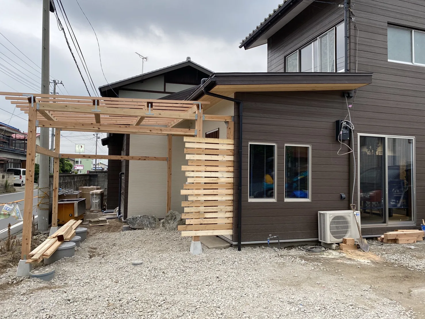 玄関先に軒を作ります